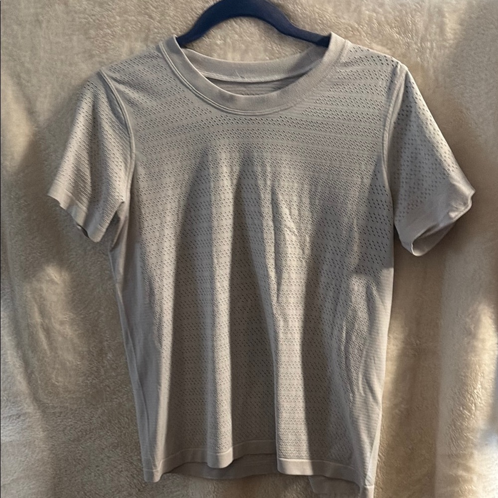 Lululemon tee. Size 6. Workout shirt